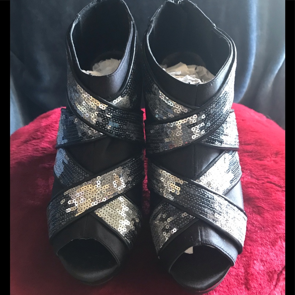 Gorgeous, gently used, BKE, Buckle brand heels